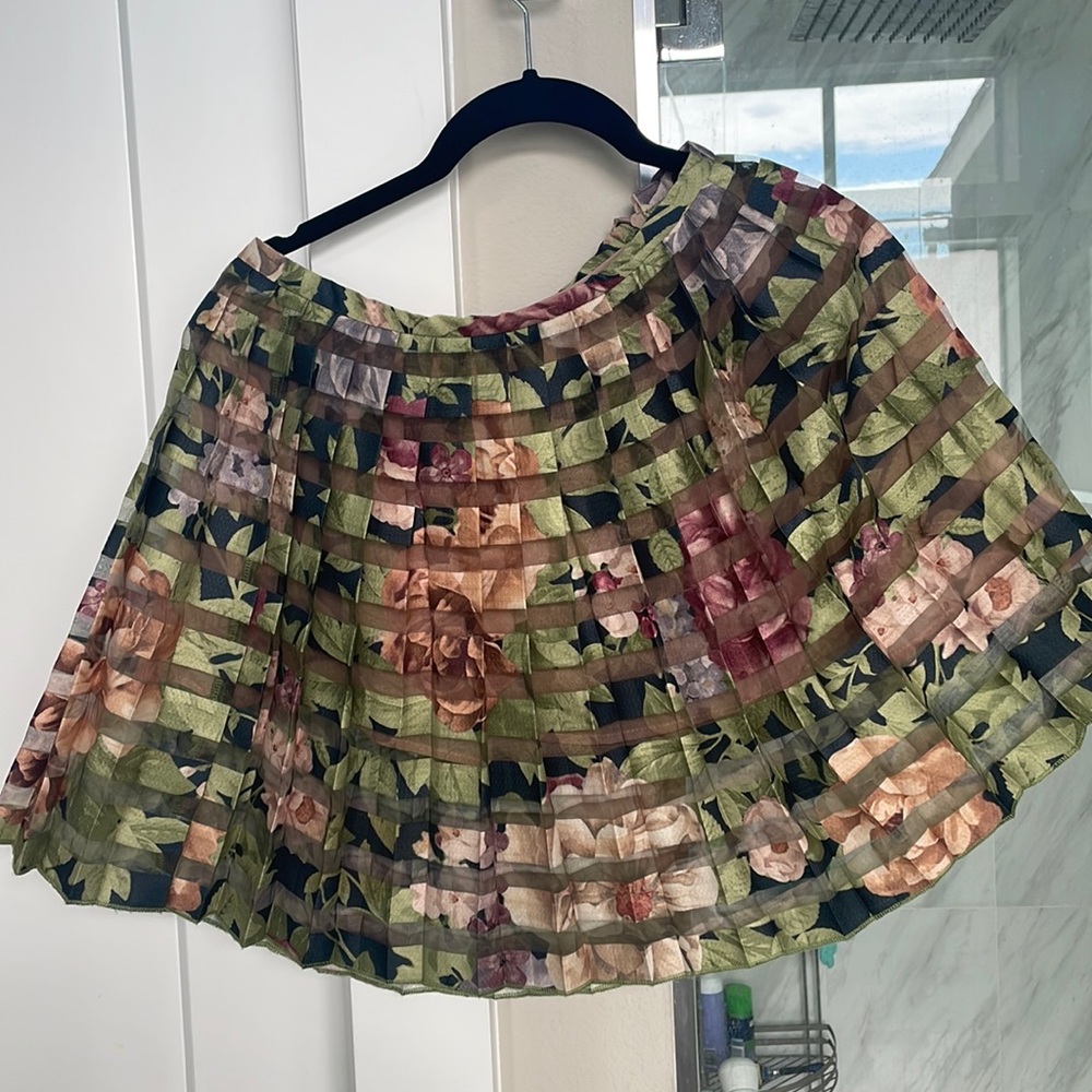 Floral pleated mini skirt
